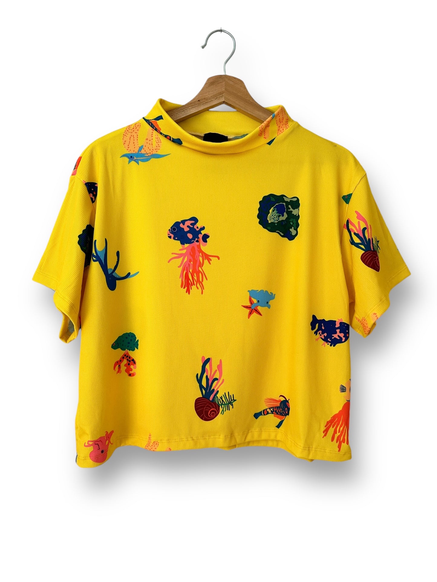 POLERA TORTUGA PECES AMARILLO